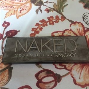 Naked Eyeshadow Smoky pallet